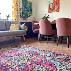  Holiday home 3 Bedroom Well Connected Family Free Parking